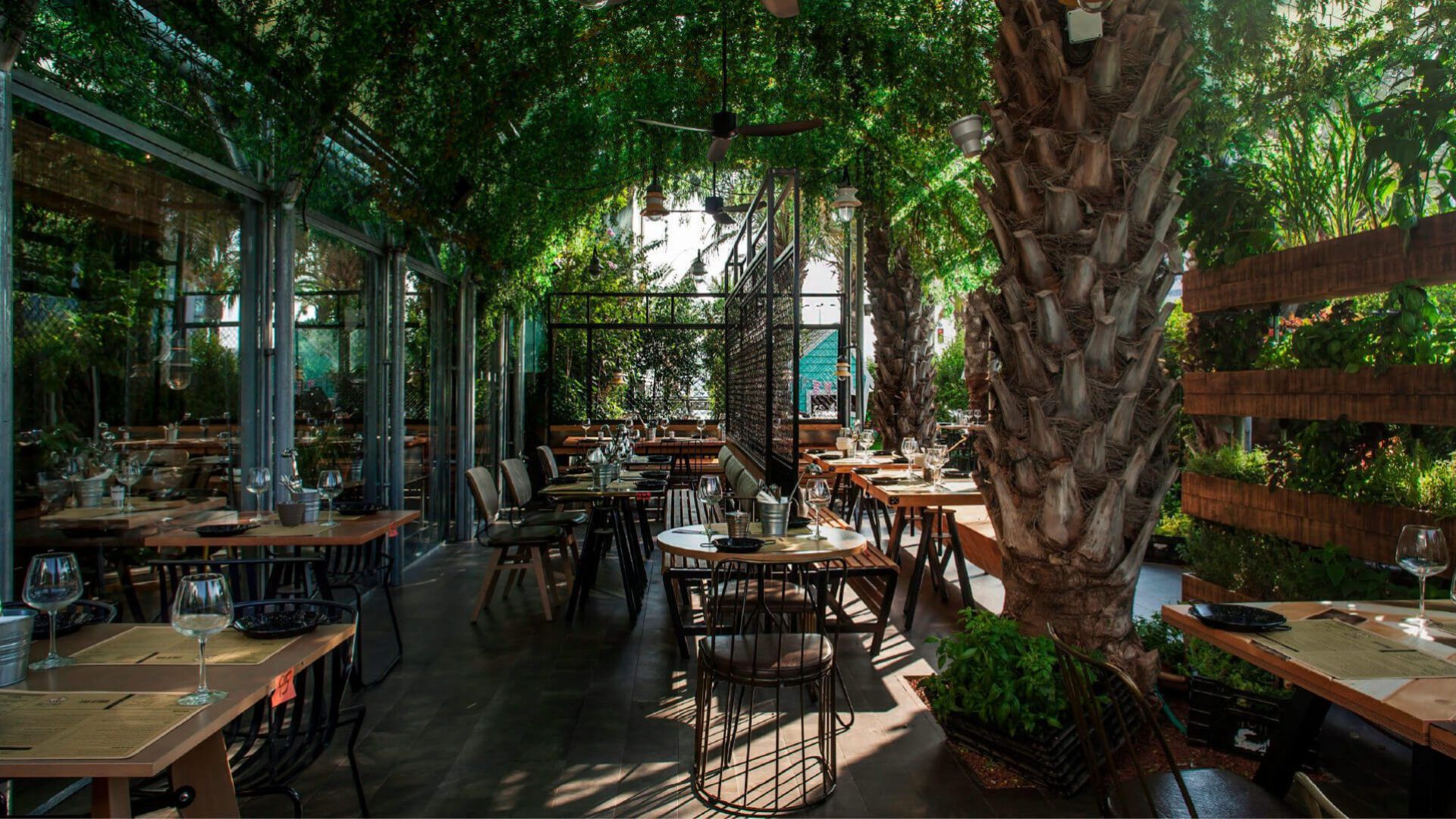 Plant-filled restaurants: here 7 outstanding examples : DesignWanted