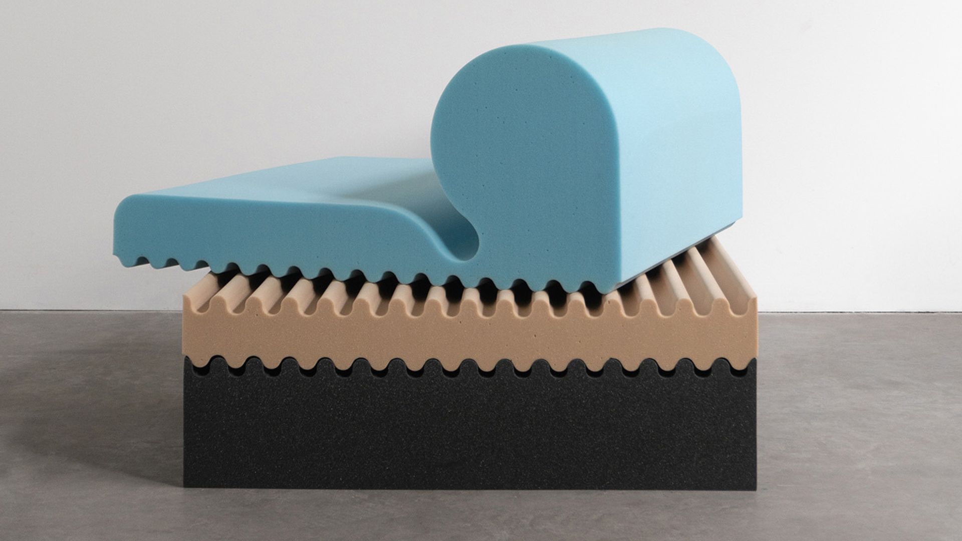 Cutted Clouds: Finemateria reinvents the polyurethane foam sofa