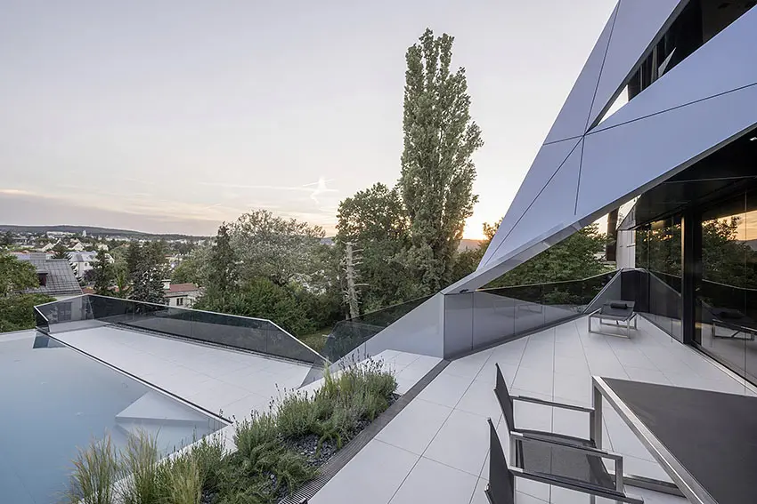 CoMED house: a private residence with angles that resemble those of the Alps