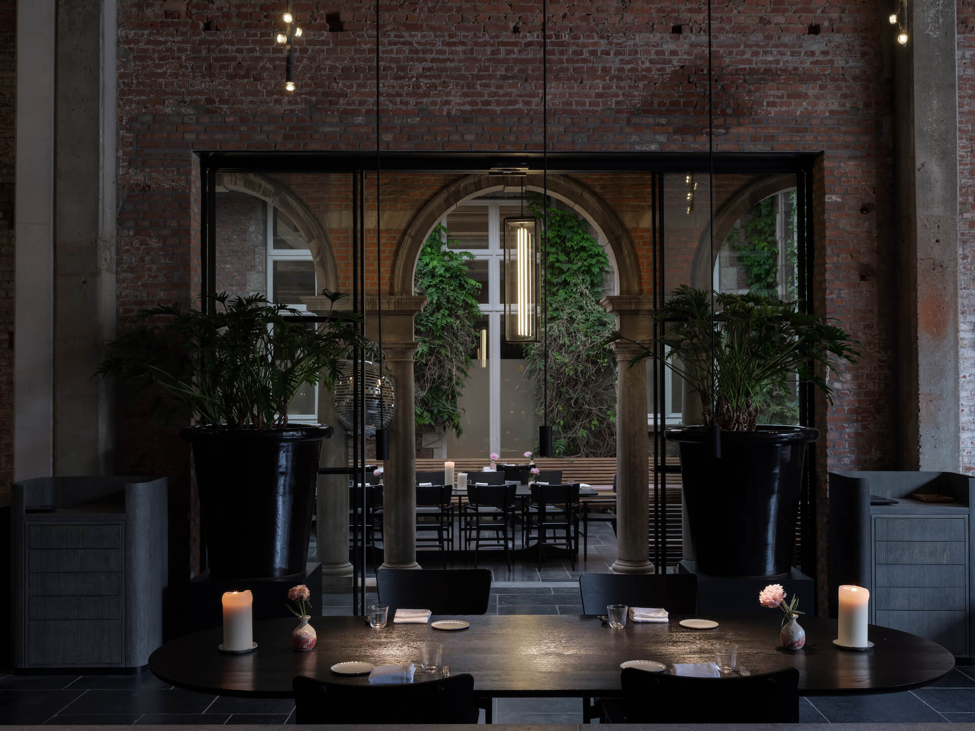 Space Copenhagen - interior restaurant and terrace photo: Peter Paul de Meijer