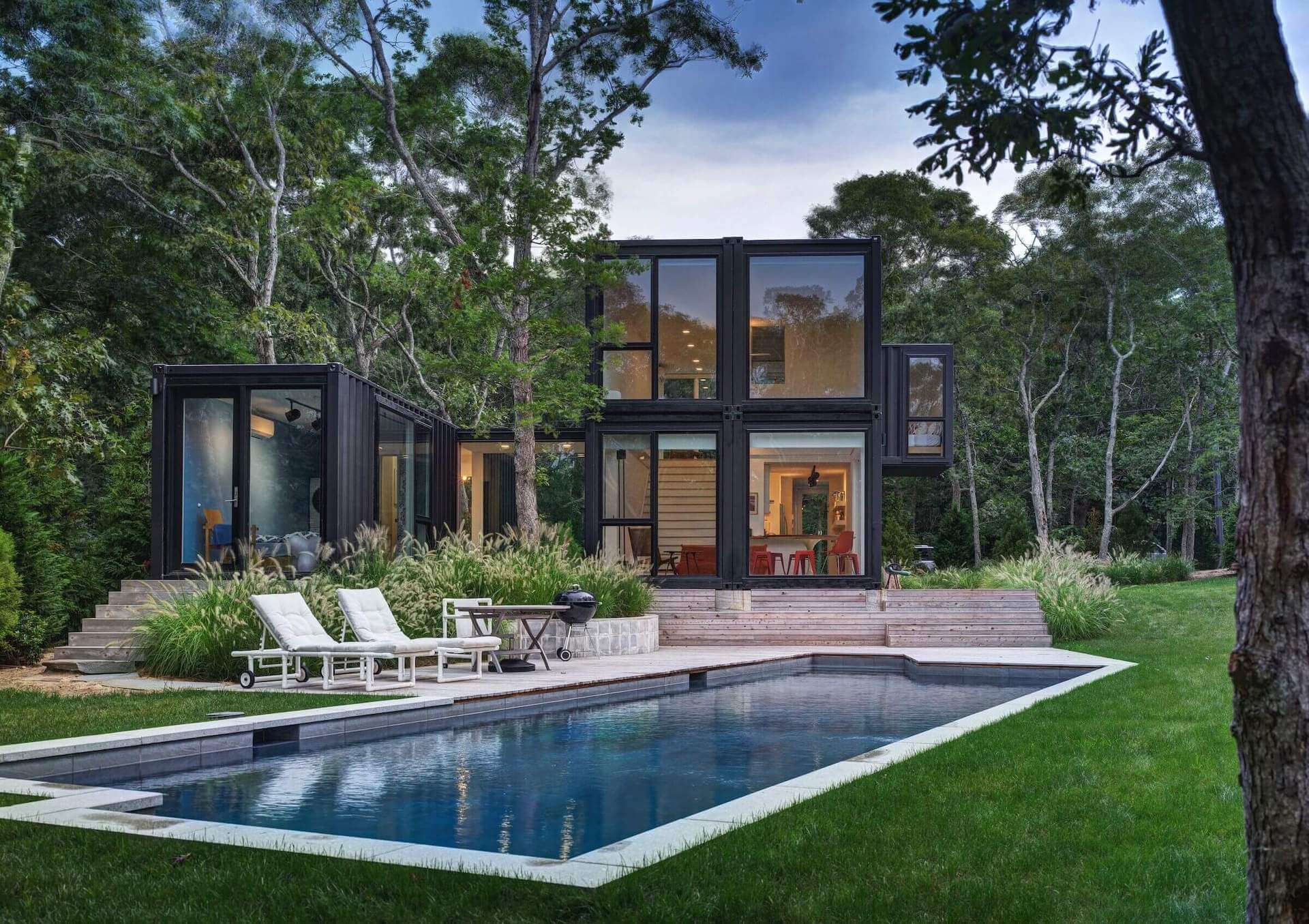 Amagansett Modular - overview of the pool and backyard