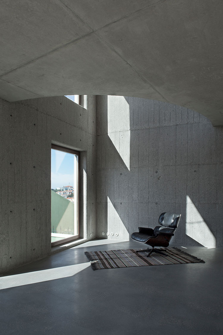 Casa do Monte by Leopold Banchini Architects