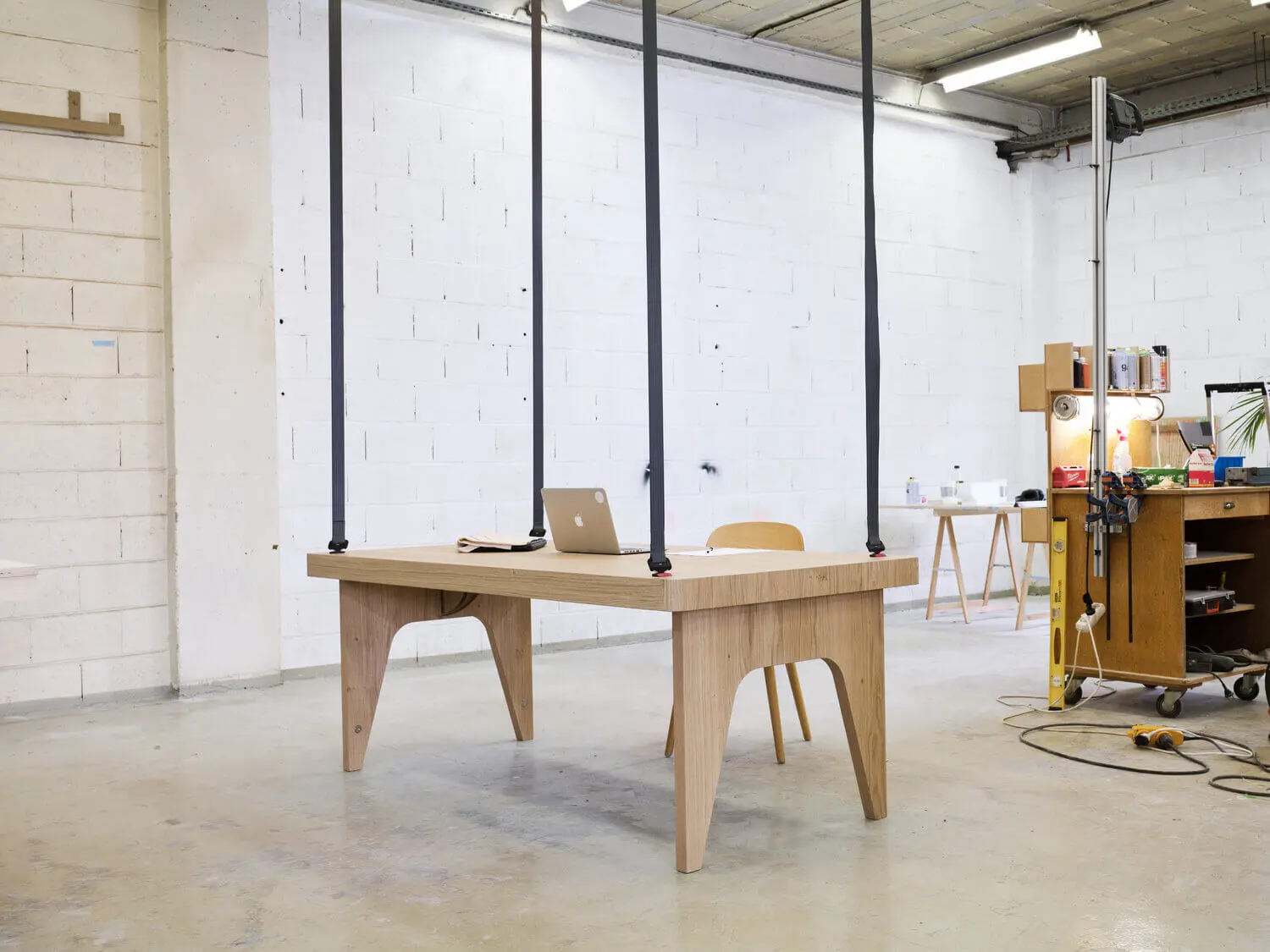 Flying Table - table suspended with legs