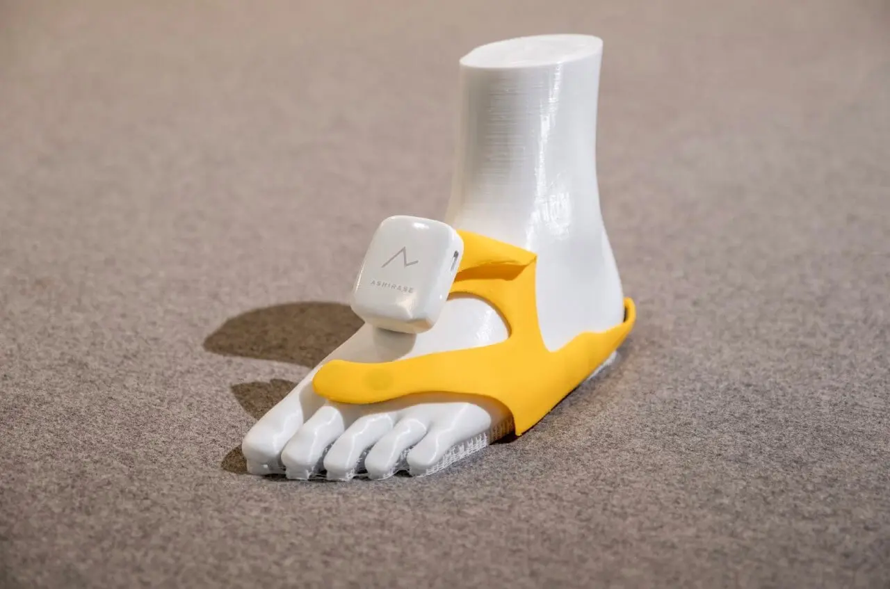 Ashirase - A toe tickling in-shoe navigation system for visually impaired people