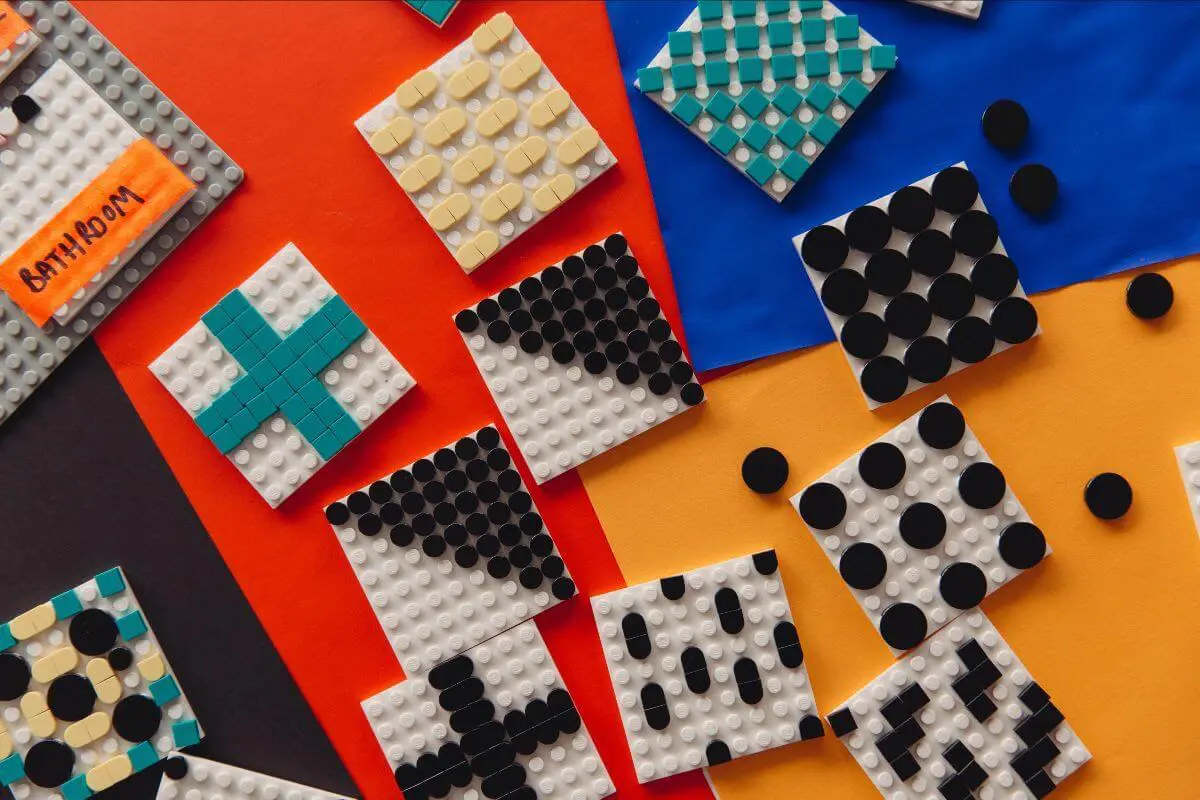 HOUSE OF DOTS - Lego dots