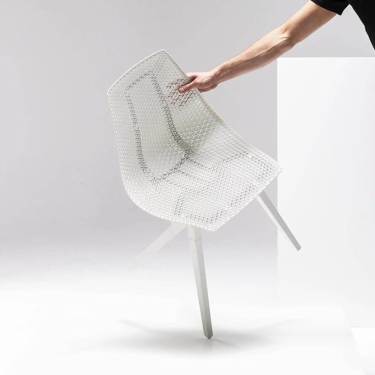noho - move chair closeup