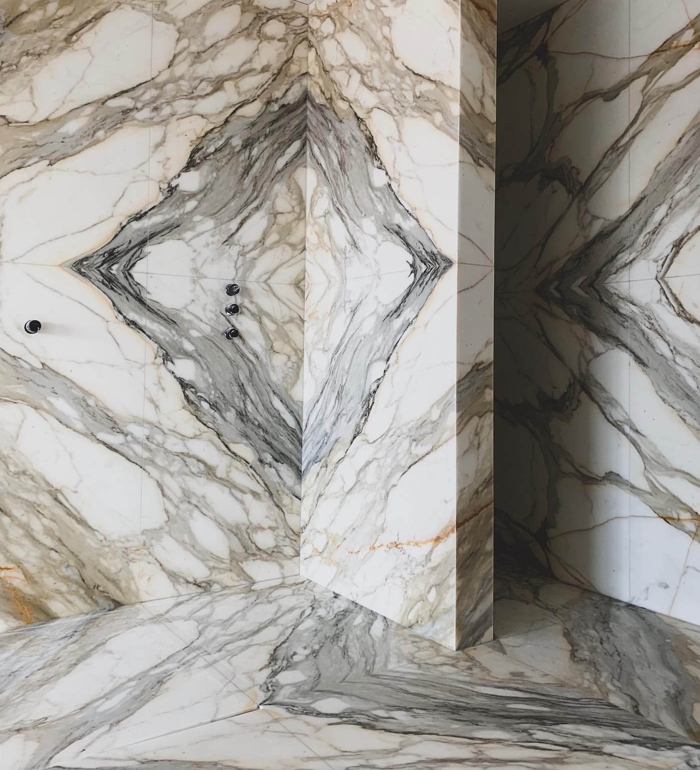 Geometric marble pattern