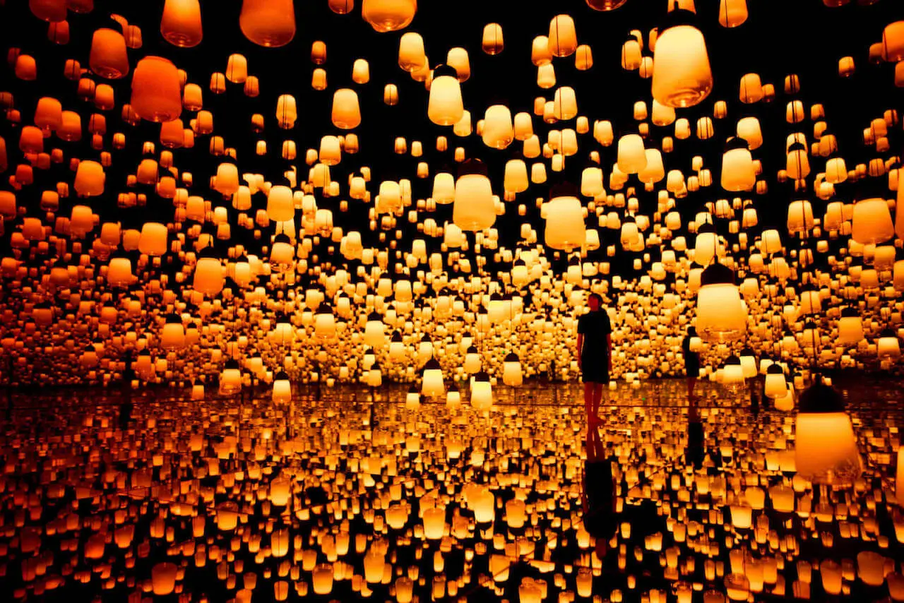 teamLab - Forest of Resonating Lamps - One Stroke, Fire