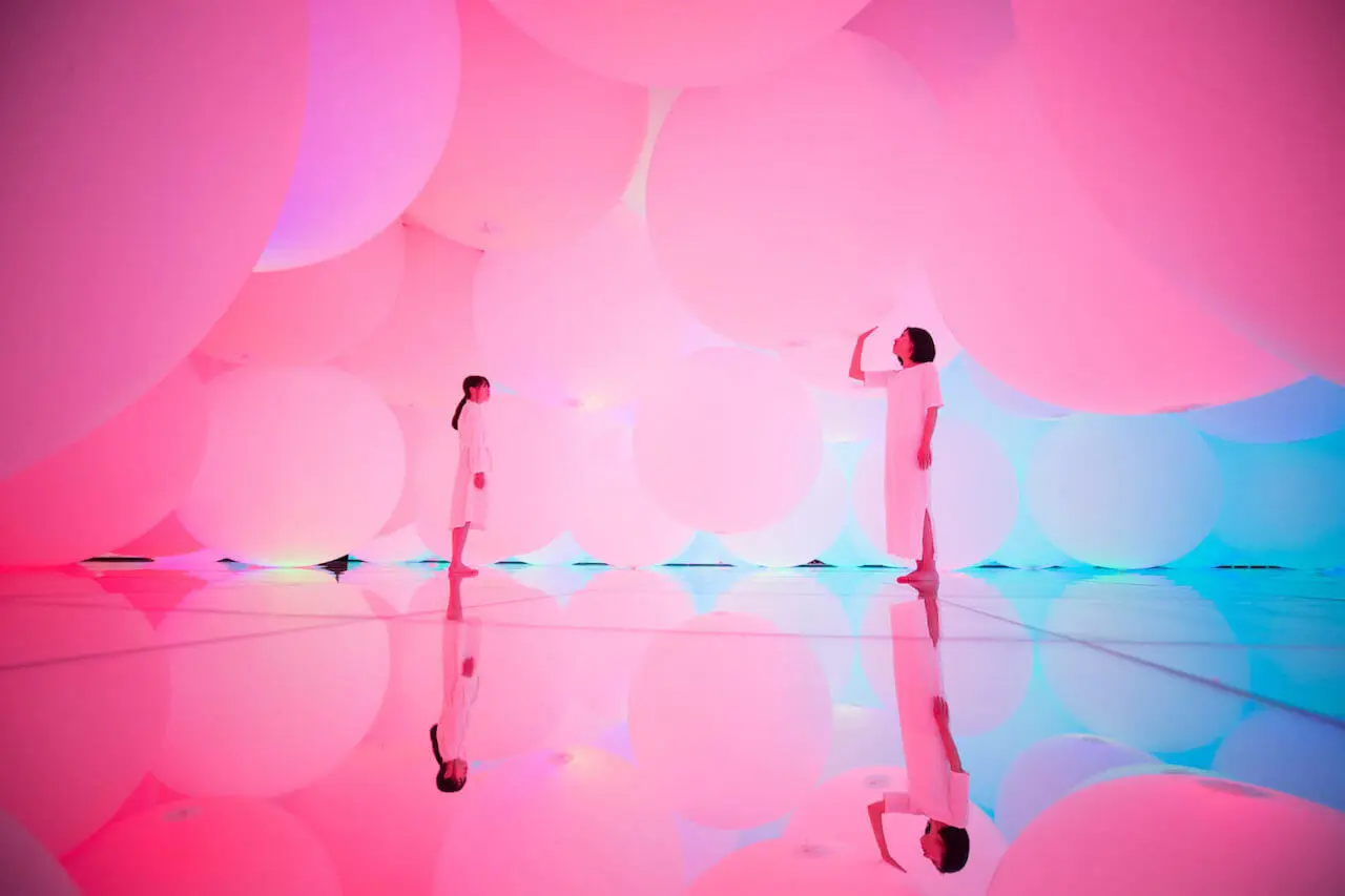 teamLab - Expanding Three dimensional existence in transforming space