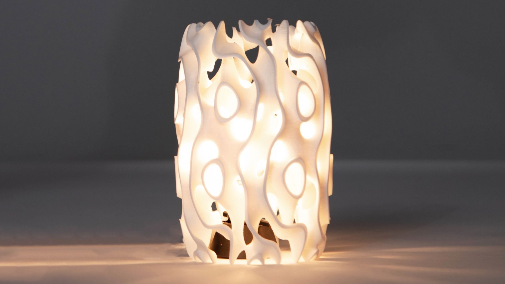 at tilbagetrække folder spion Shell Lamp is crafted from the least amount of material - DesignWanted :  DesignWanted