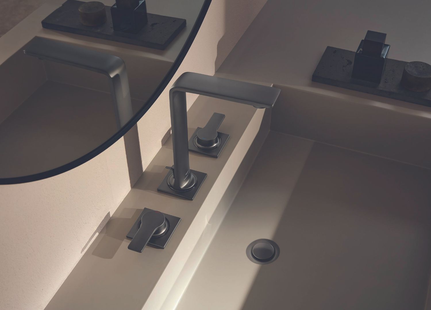 GROHE Allure Satin Graphite Faucet by LIXIL Global Design _ GROHE SPA