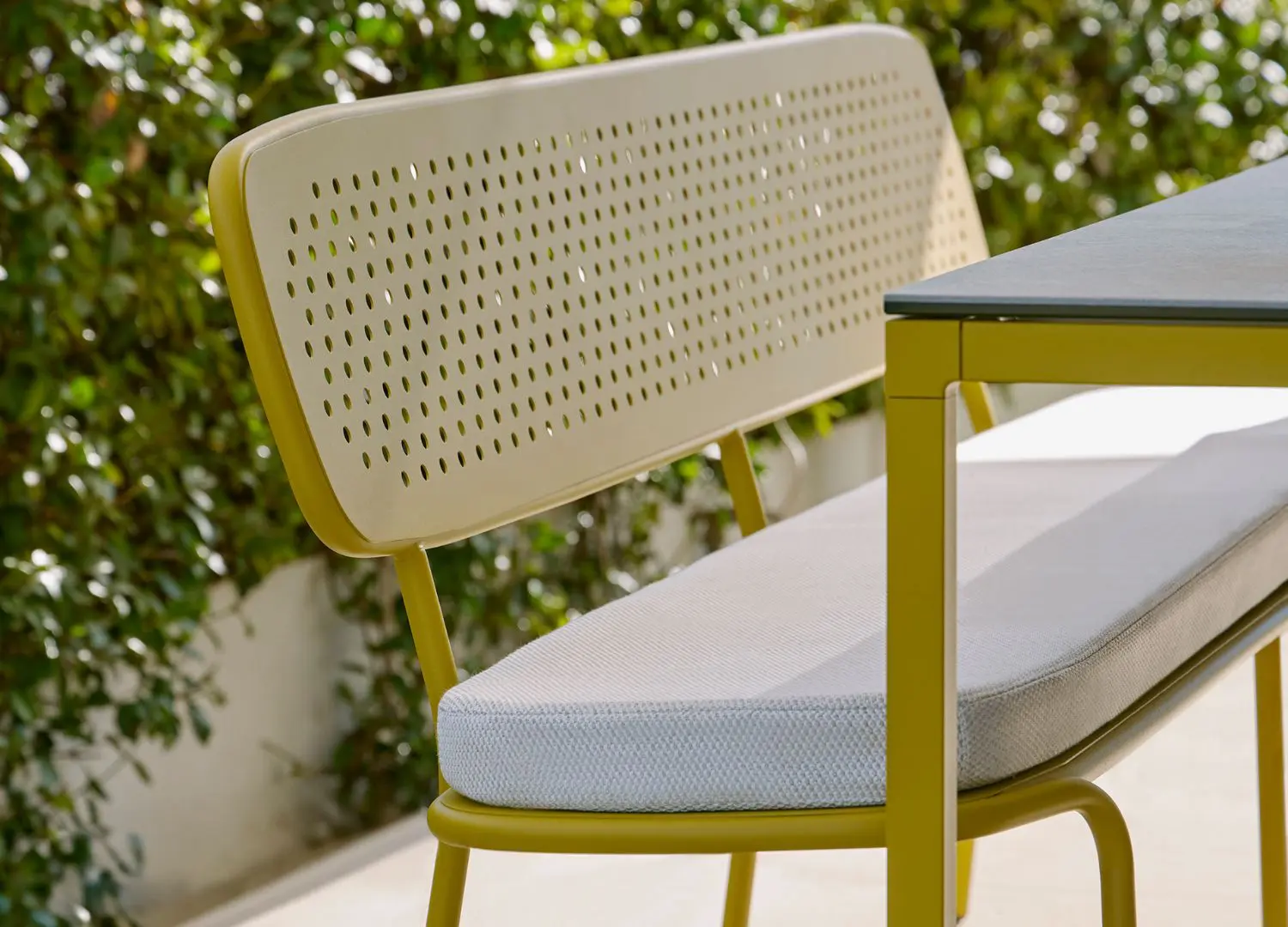 The Abril outdoor bench series by Musola _ outdoor furniture (2)