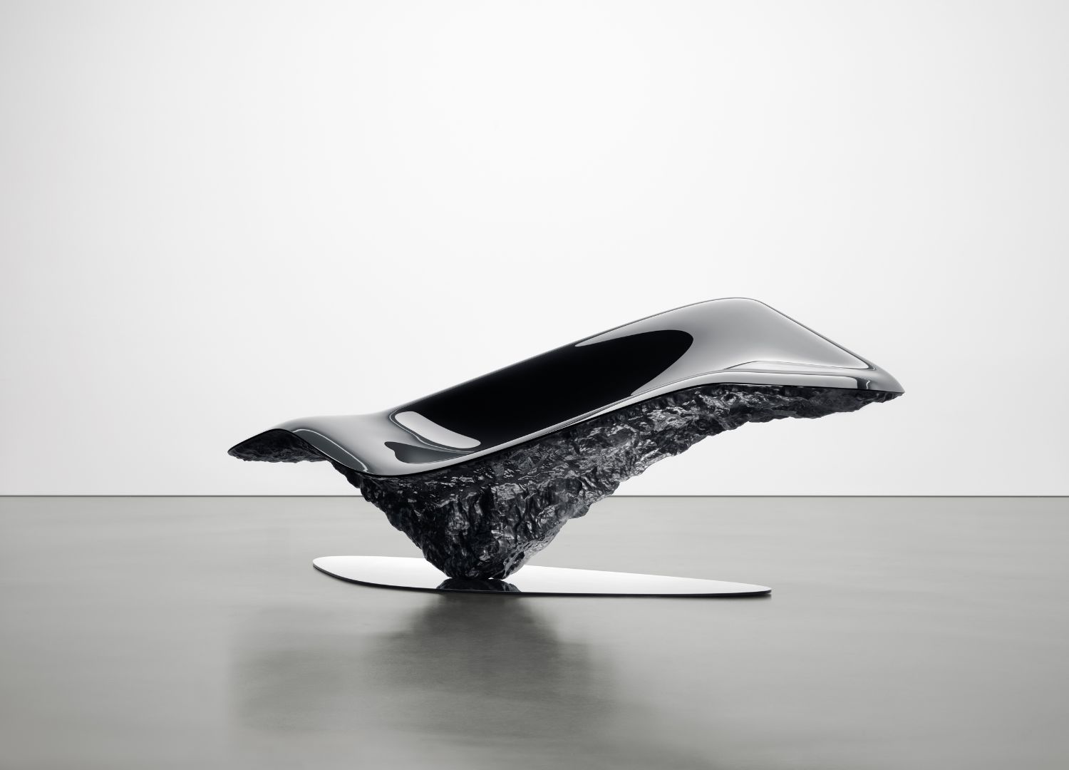 Oksys chaise longue by Pininfarina design _ milan design week 2024 _ collectible _ new