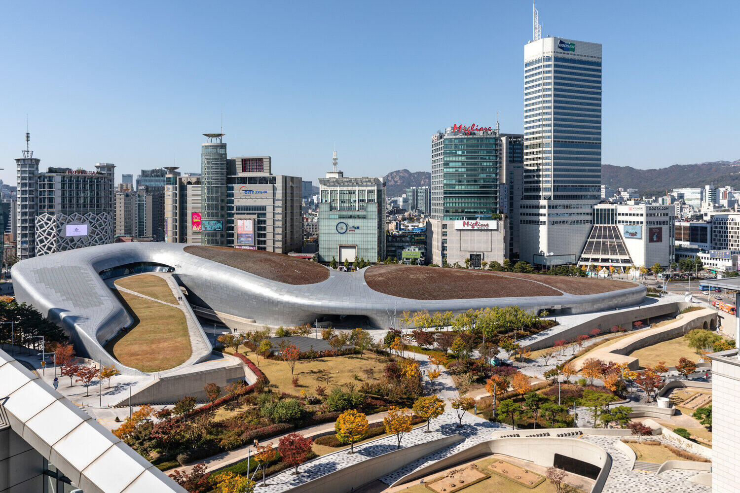 Dongdaemun Design Plaza (DDP), a multifaceted cultural complex located at the heart of the city. ⓒSeoul Design Foundation