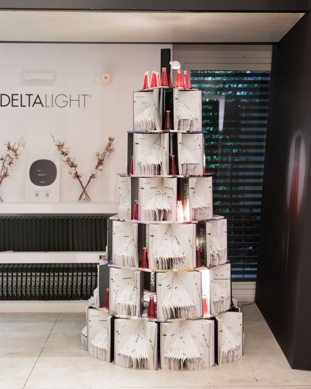 Christmas tree by Giuseppe Tortato _ Deltalight showroom _ MilanoDesignXmas 2024 by TOWANT