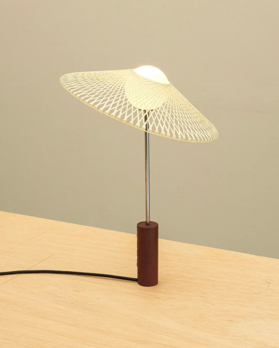 Tilt lamp by Atelier Robotiq