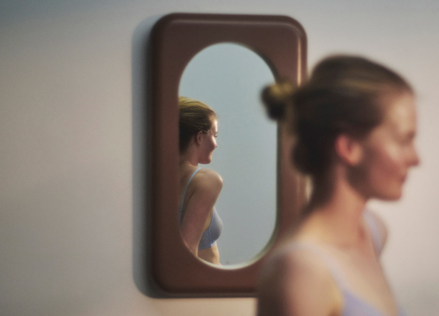 Body_Bezel Mirror by Ready To Hang, © matthewgordonstudio