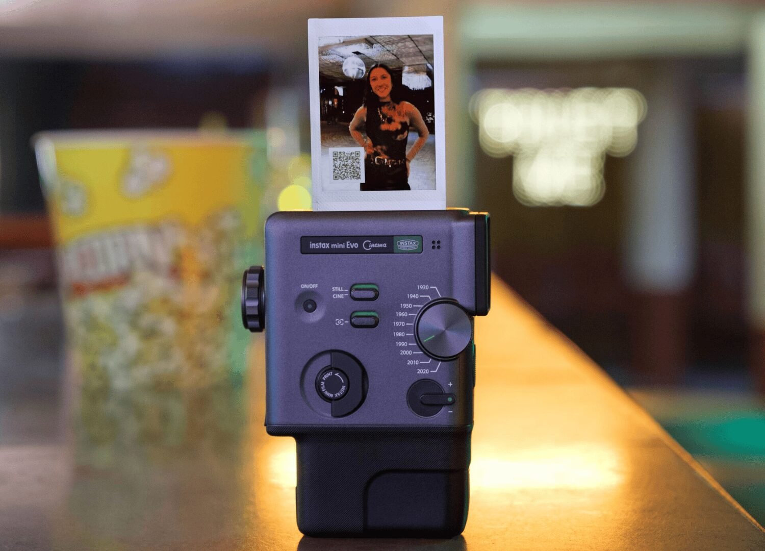 instax mini Evo Cinema™, FUJIFILM © FUJIFILM