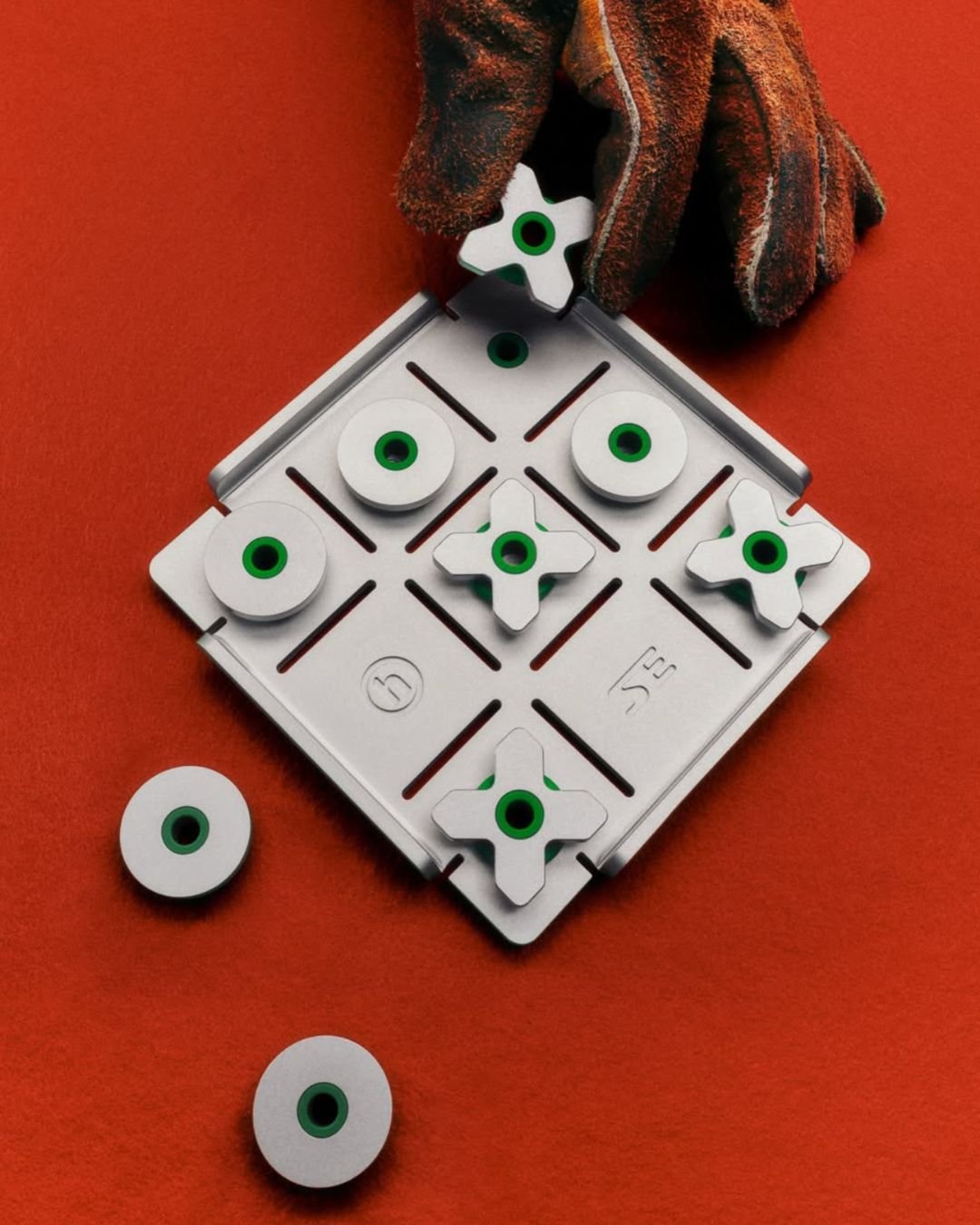 HIDDEN 홈 틱택토 © 표준 장비