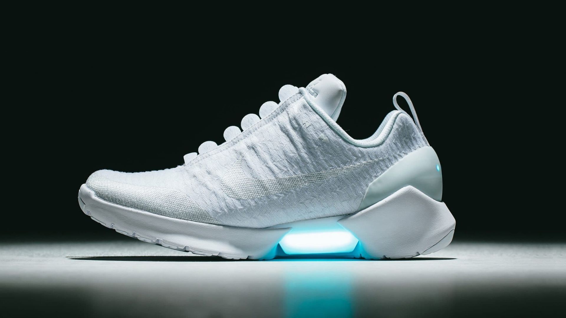 Nike Hyperadapt sneakers _ self-lacing shoes