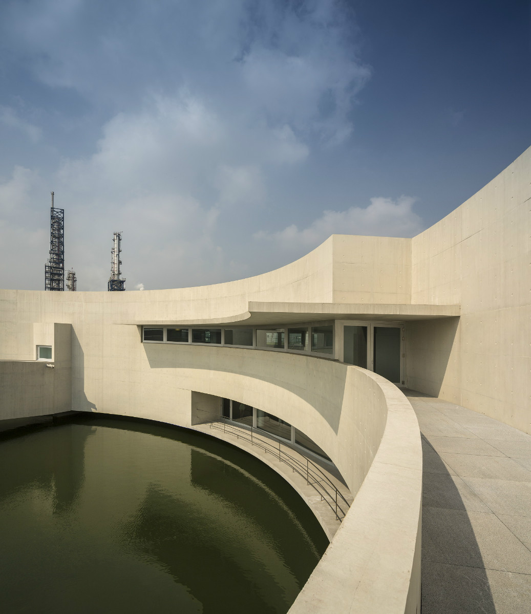 The Building On the Water by Alvaro Siza - 10 architectural firms