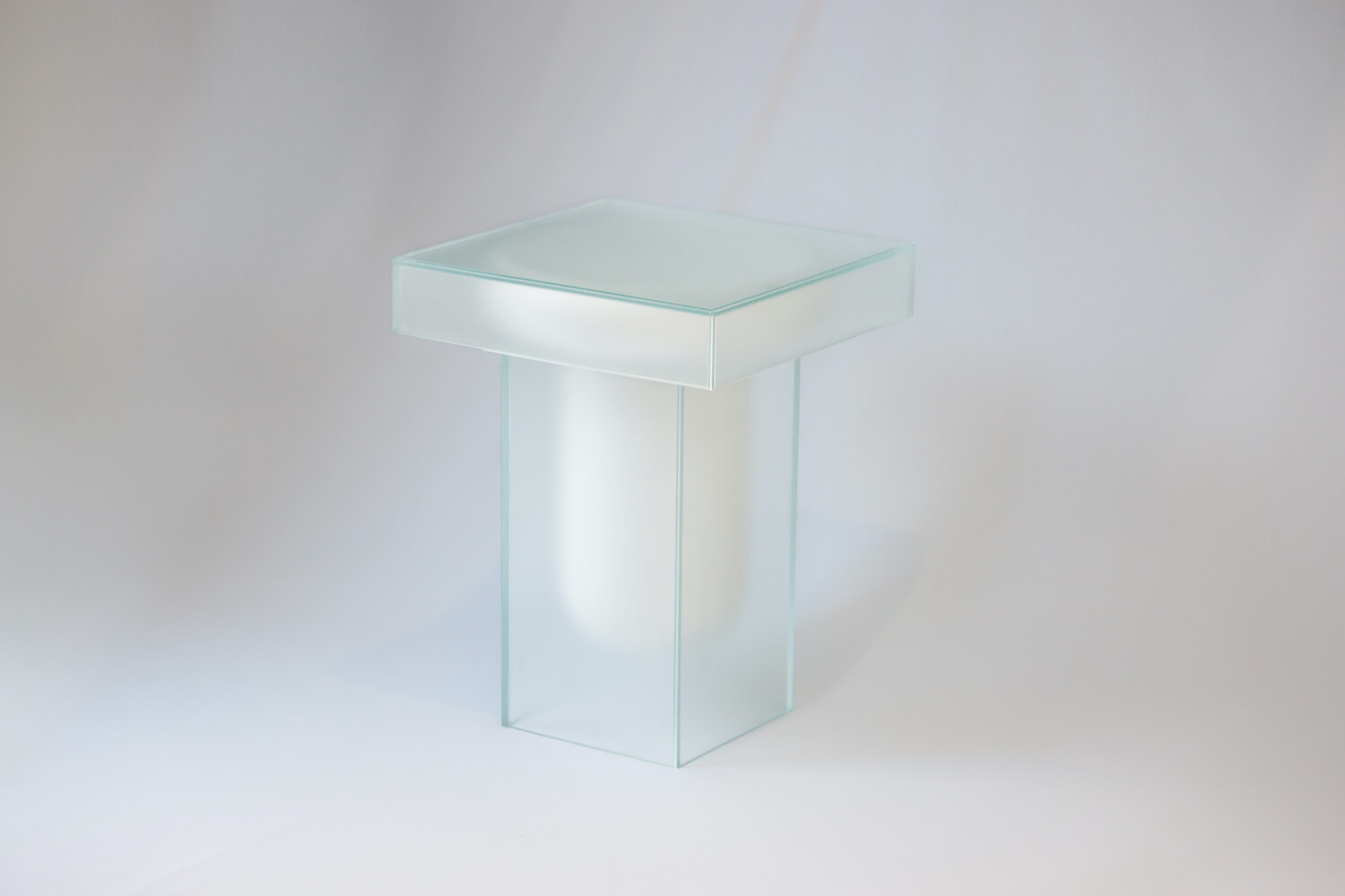 CONTAINA - visible table-within-a-white table