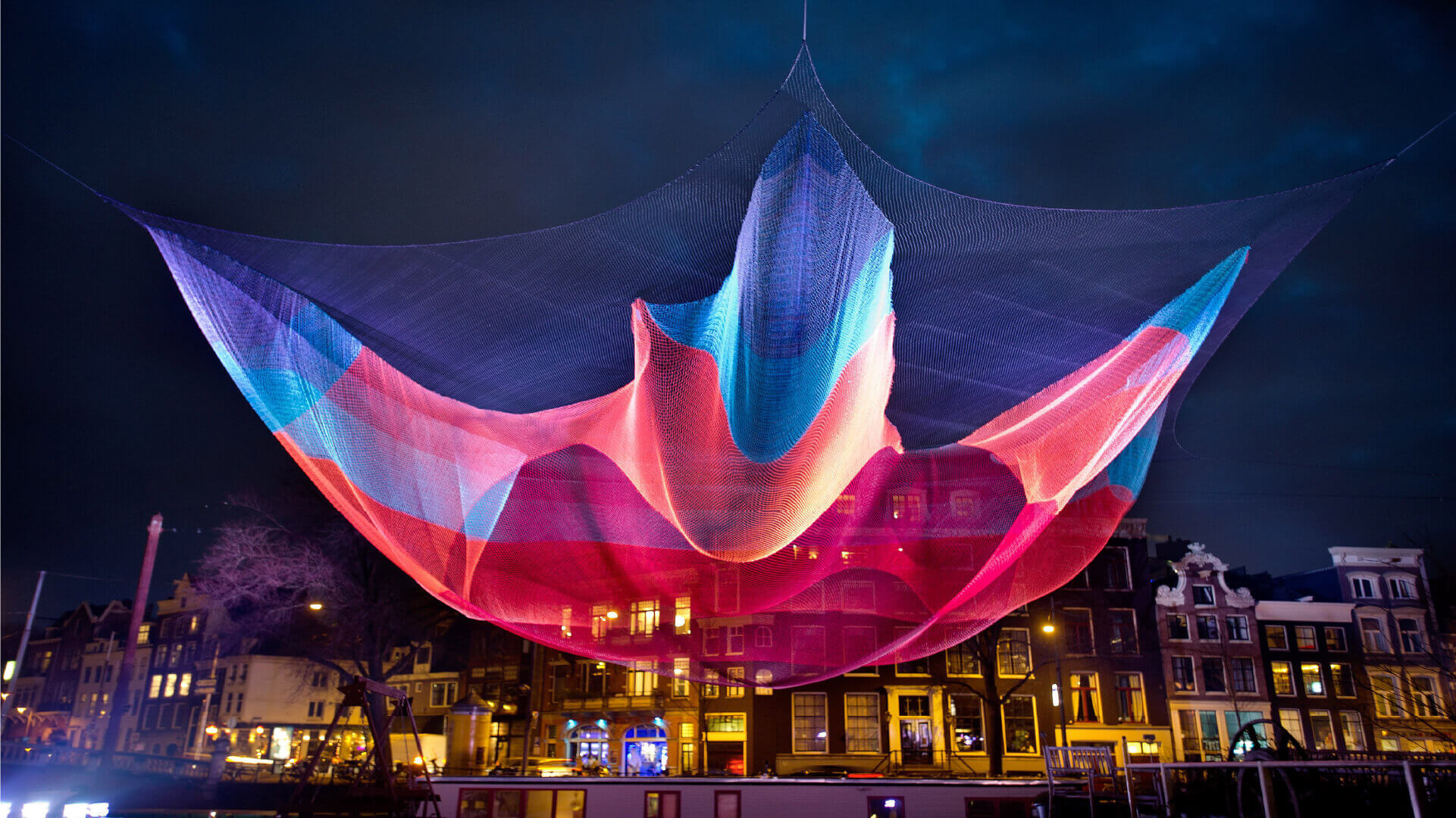 Jane Echelman - fishnet sculpture