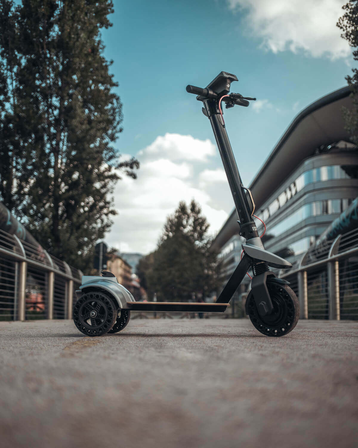 LYNX - side view of scooter