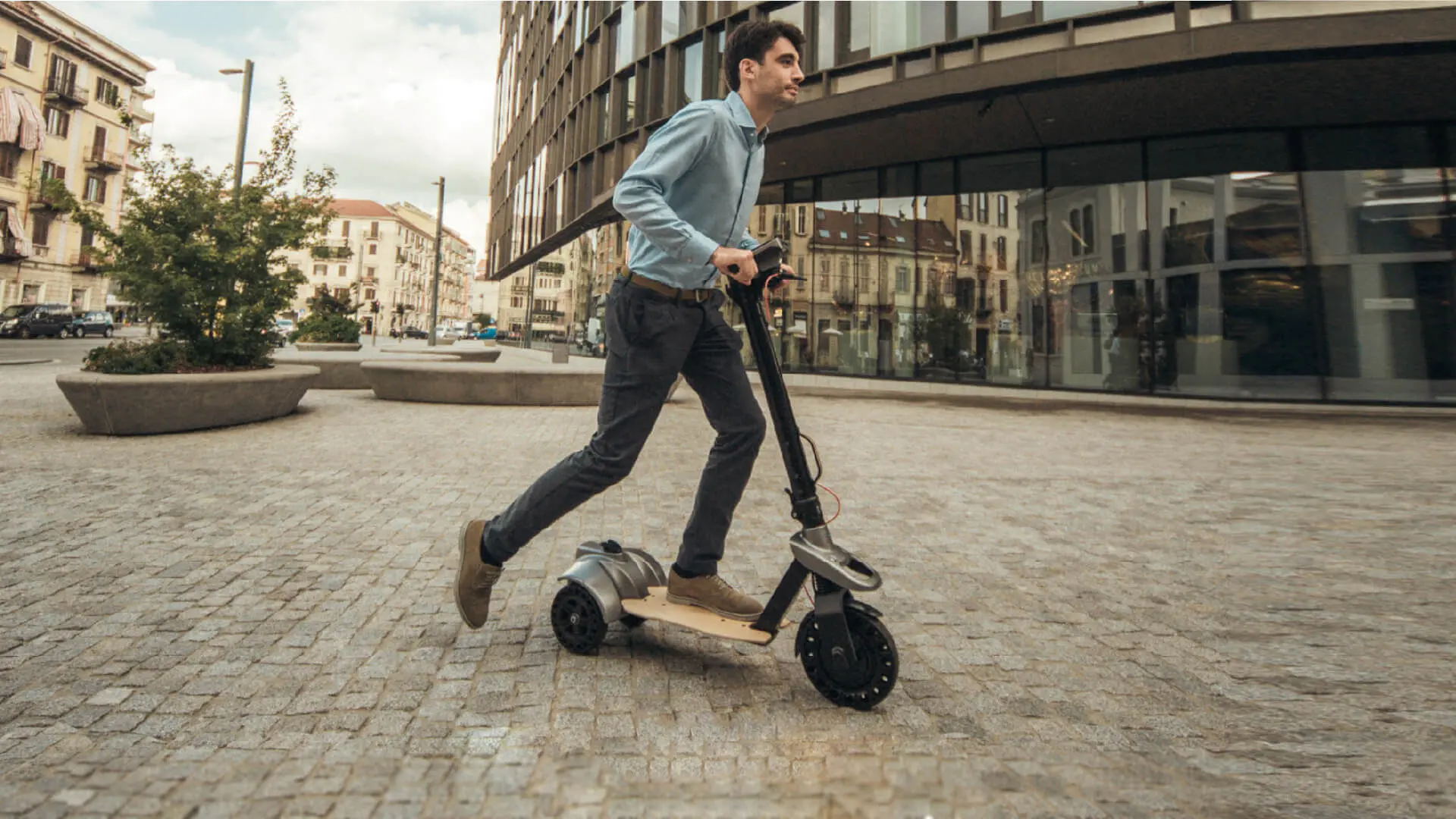 LYNX - scooter being used in city