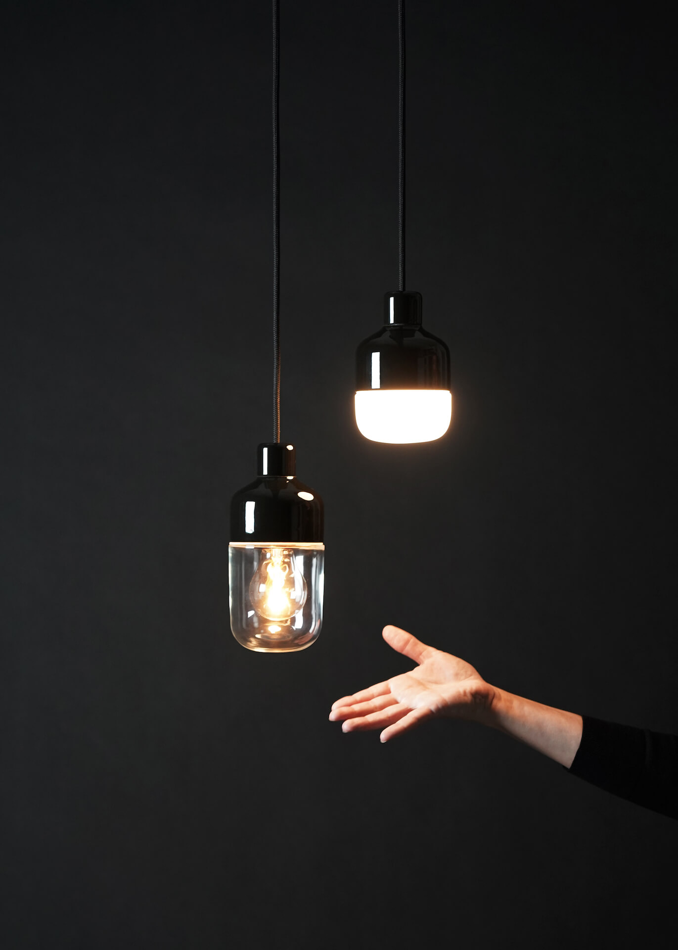 Ohm Pendant - black celling lamp