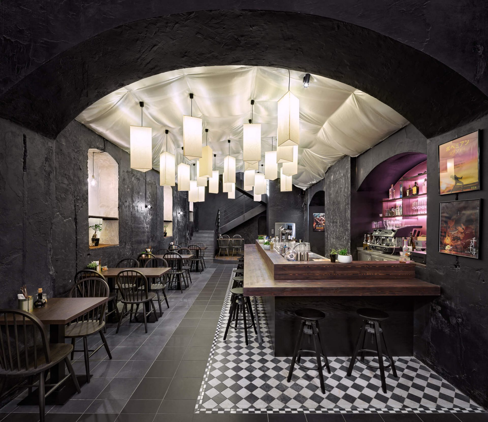 Taiko Rámen Bar: soothing dark interiors