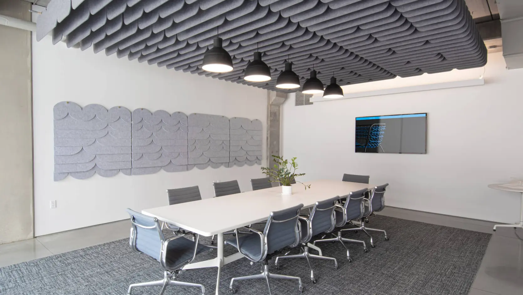 Tempo Kem Studio - ceiling and wall in meeting room