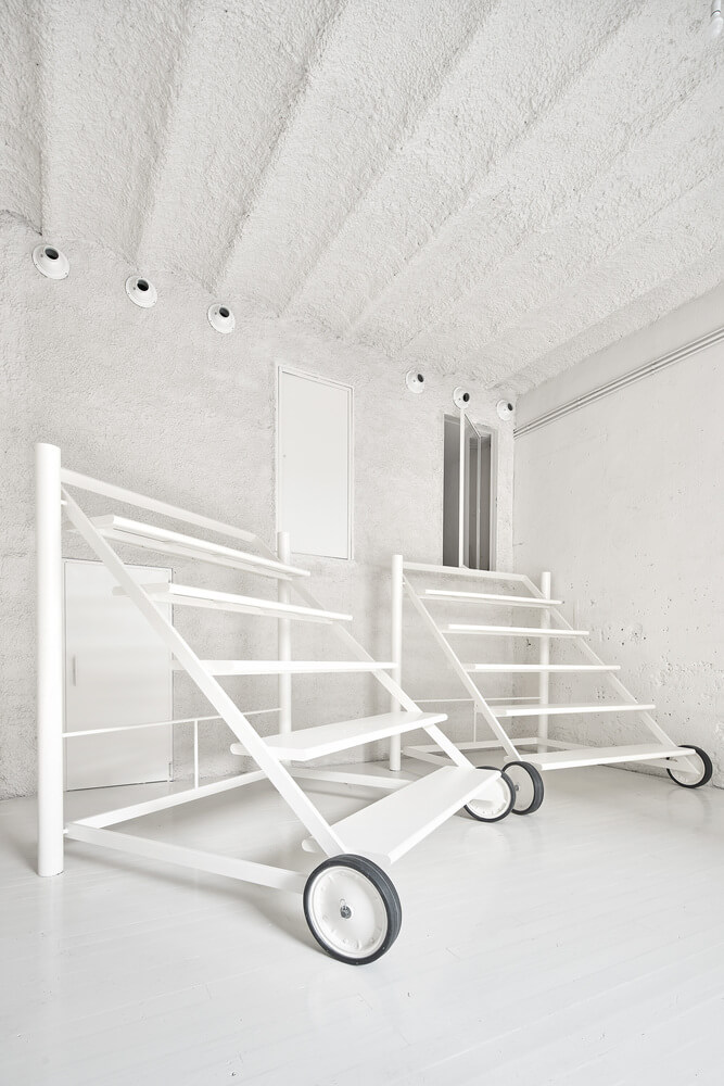 Acid House Barcelona - mobile white furniture