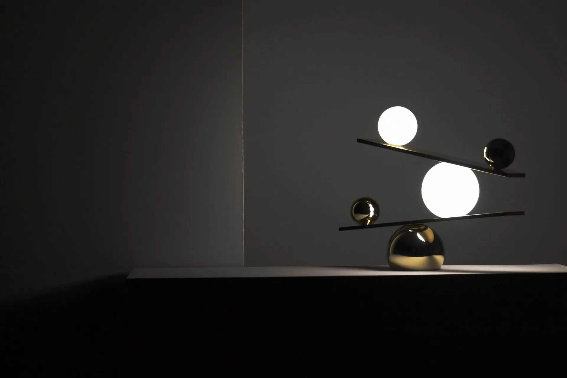 balance lamp by victor castanera