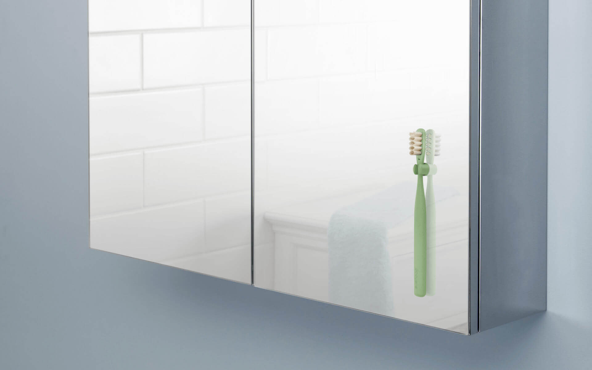 Everloop Toothbrush - in the mirror