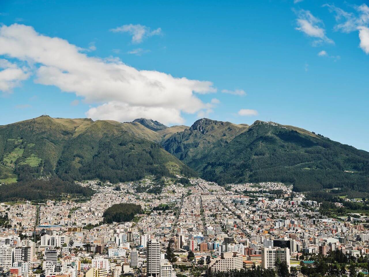  Quito - city skyline