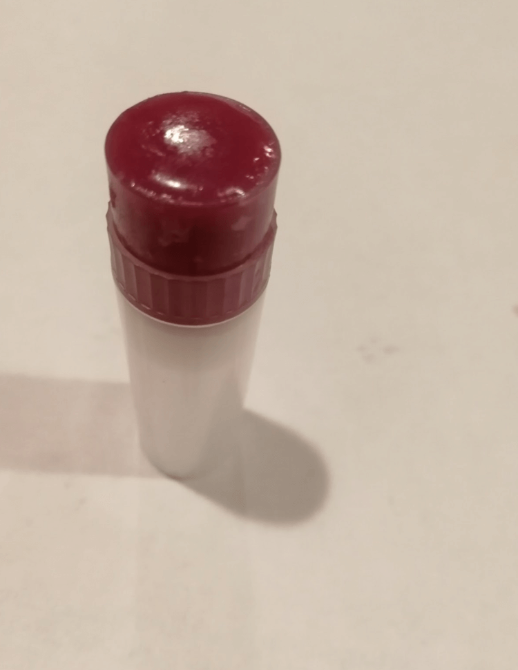 An algae-based lipstick for a sustainable makeup - DesignWanted ...