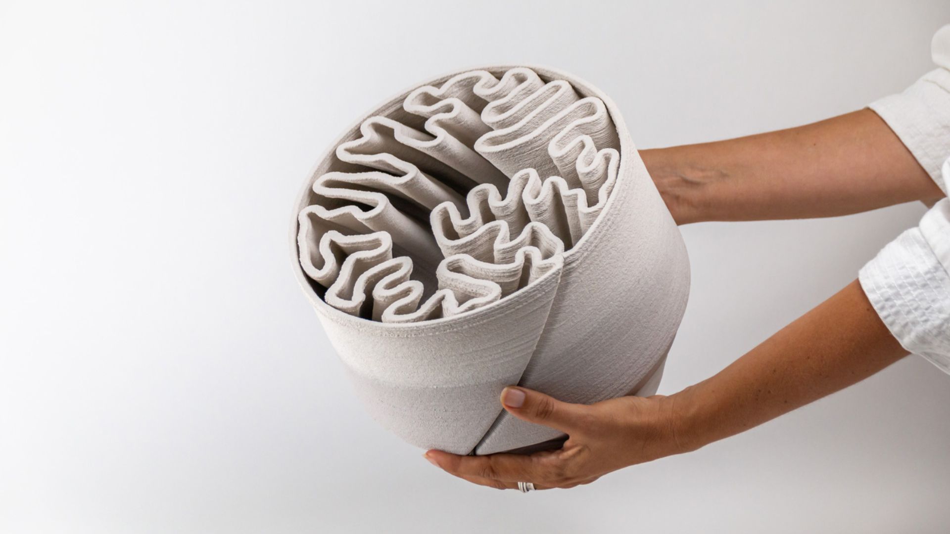 Biomimicry cooler _ 3d printed ceramic - terracotta - by Simon Pavy _ Entreautre design agency - cover