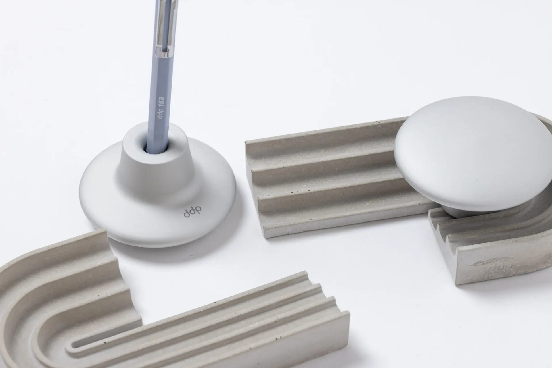 10. Designed by Jung-gi Sung, Beyond DDP M is a paperweight or pen holder crafted from the same recycled aluminum used in the DDP's construction. Another evokes the former Dongdaemun Stadium. ©Seoul Design Foundation 