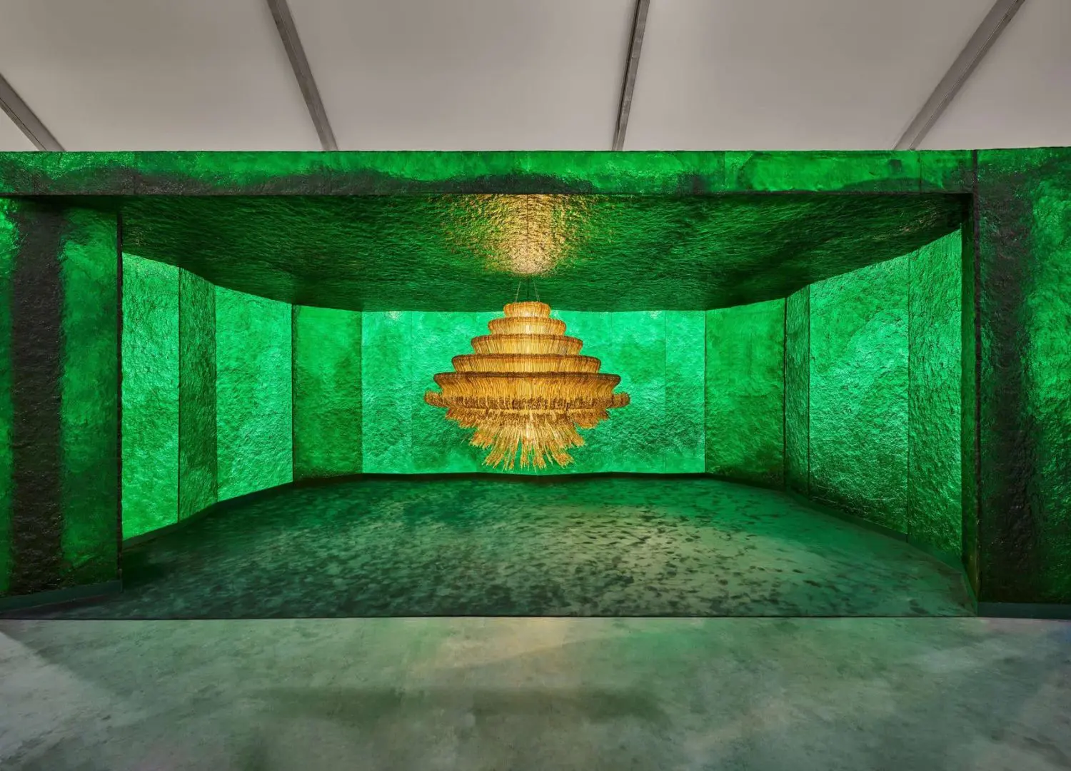 Foggini's Sneeze Pendant Light Installation enclosed by a massive Monolite installation. - © Jacopo Foggini