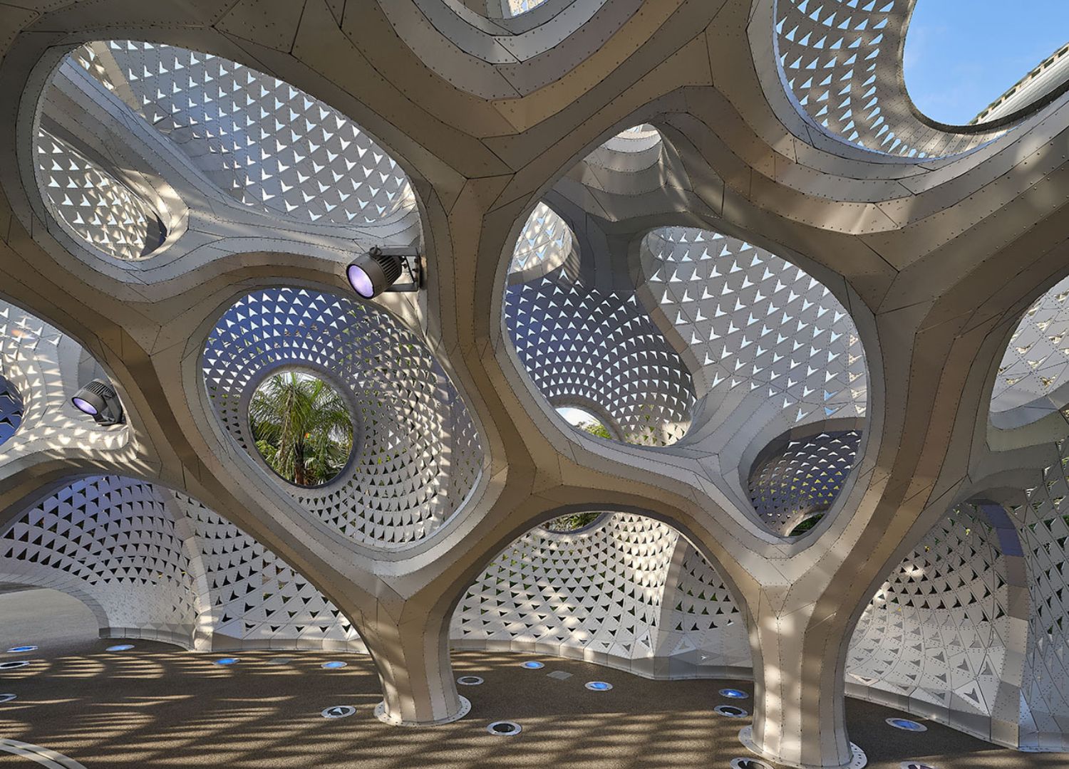 The openings are inspired by the 3D ‌texture of⁤ plastic trims on ‌the inside and outside of ‌the⁢ new Porsche Macan. - © Marc⁤ Fornes / THEVERYMANY