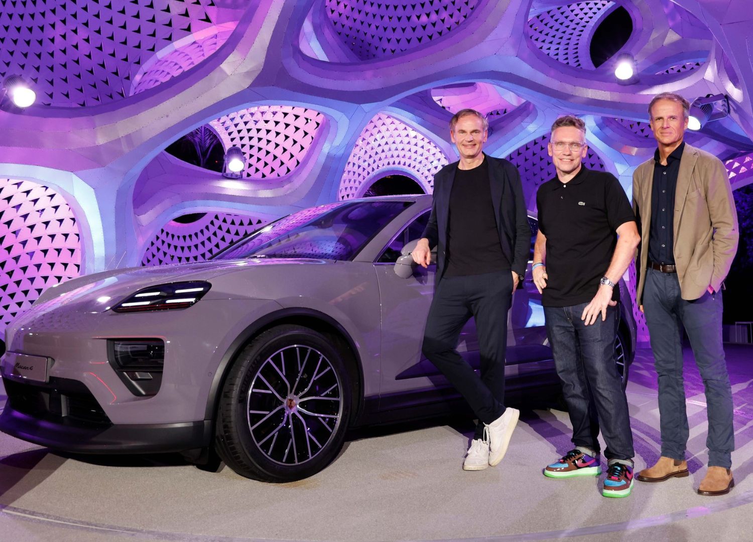 Oliver Blume (CEO,Porsche &‌ Volkswagen Group),marc Fornes (Founder,THEVERYMANY),and⁢ Michael Mauer (Vice ‌president,Style Porsche) at the‌ reveal of My Two ‌Cars Garage that marked the world premiere of the ​new all-electric Macan. - © Marc Fornes / THEVERYMANY