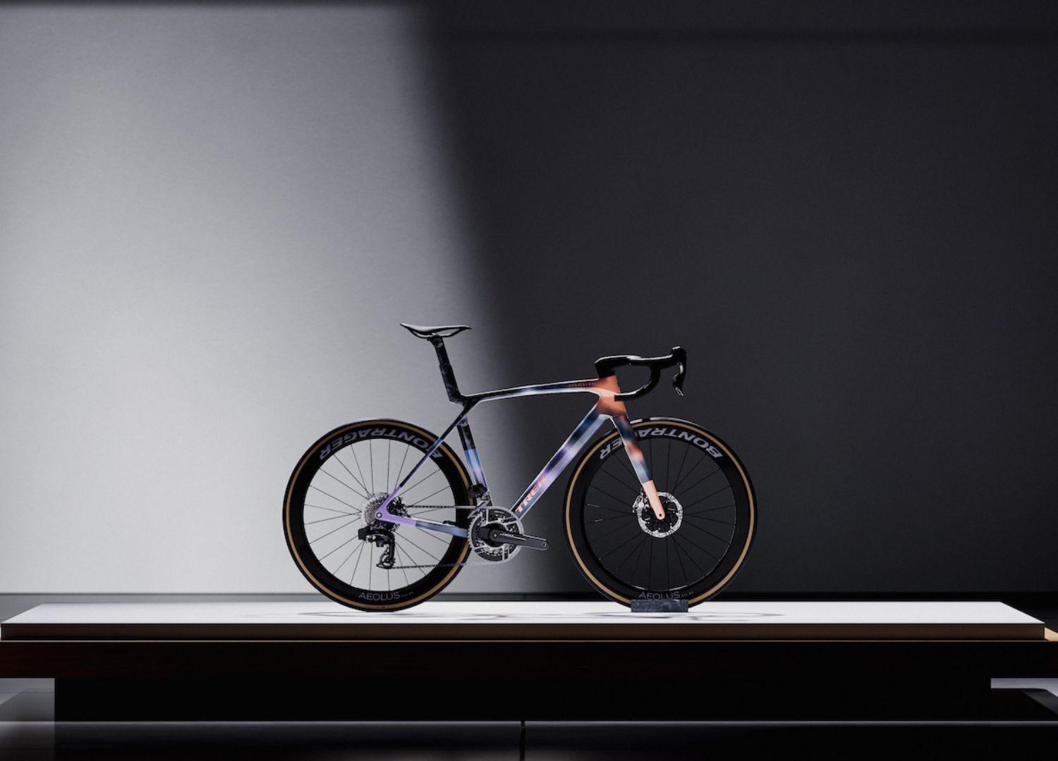 From seat to stem, the custom paint scheme conveys a breathtakingly detail-oriented level of artistry. - © Trek