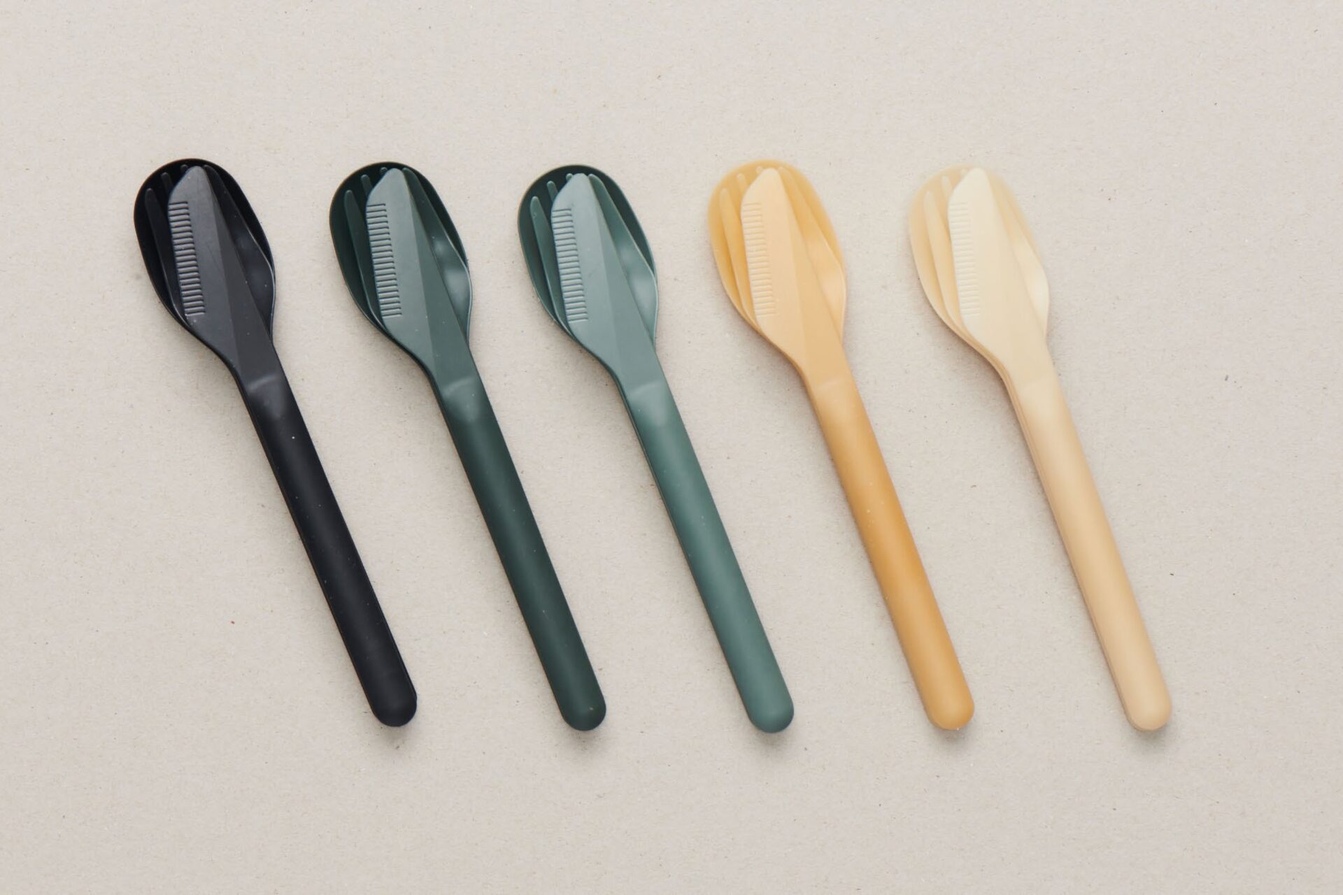 Kinari: an alternative material to petroleum-based plastics : DesignWanted