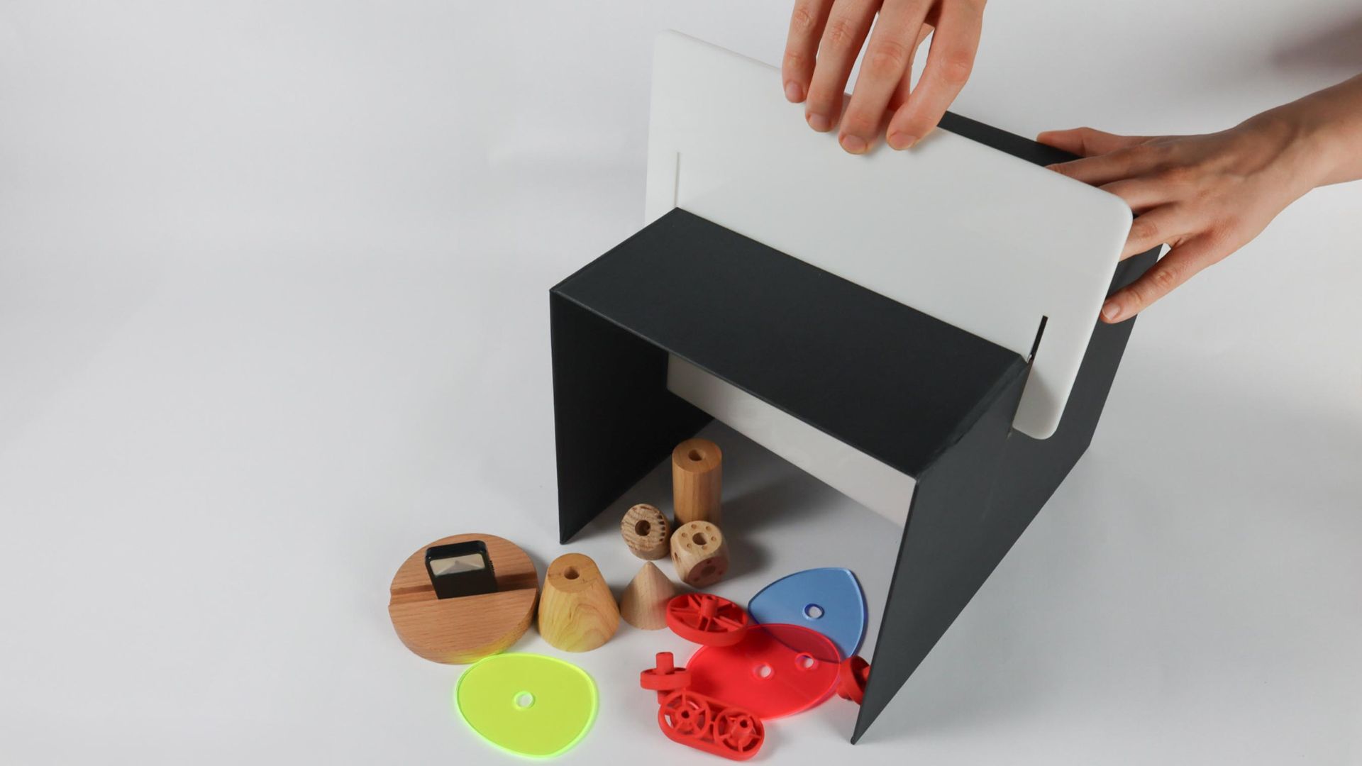 Scintillab, promoted by Fondazione Agnelli and Ferrari, co-designed by Fondazione OpenDot with the scientific contribution of CNR